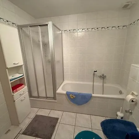 Gemuetliches Reihenhaus Mit Garten Und Terasse Дом отдыха